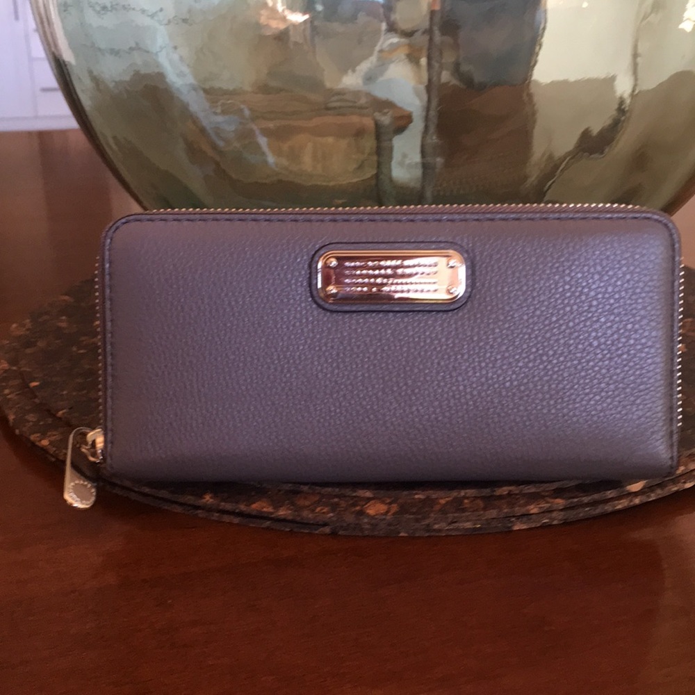 NWT Grey leather Marc by Marc Jacobs zipper wallet